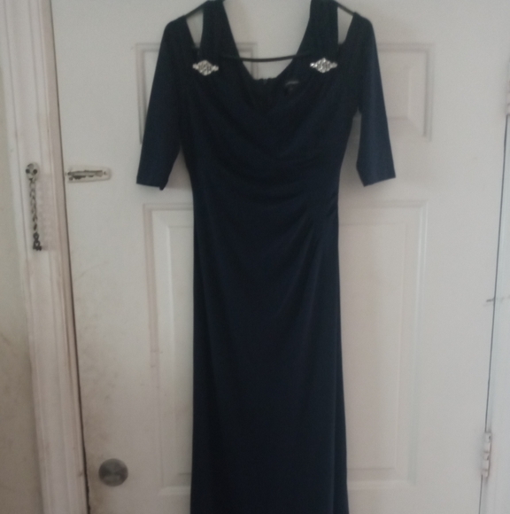 Dress - Picture 2 of 3